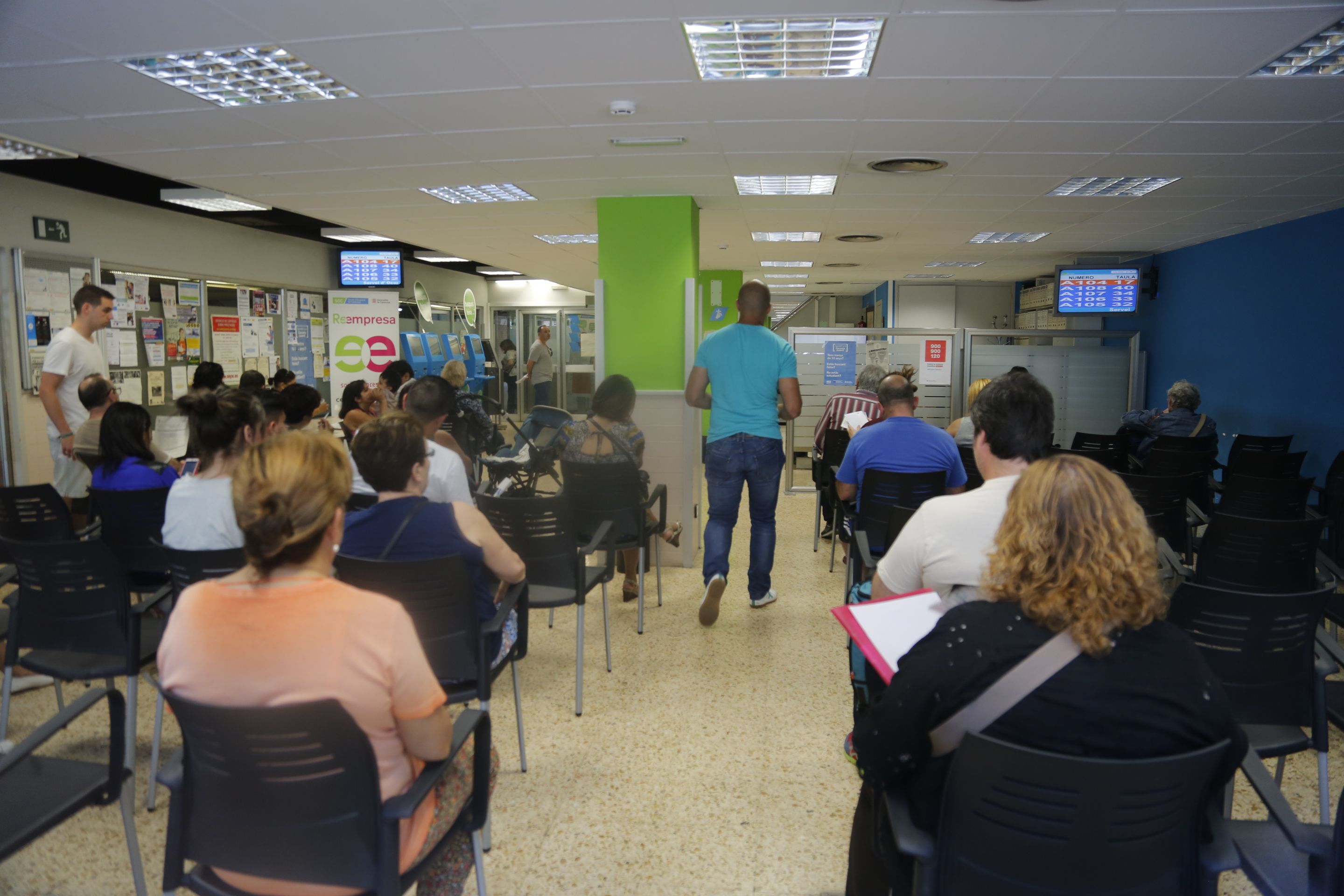 Disset mesos triga un aturat a trobar feina a Catalunya