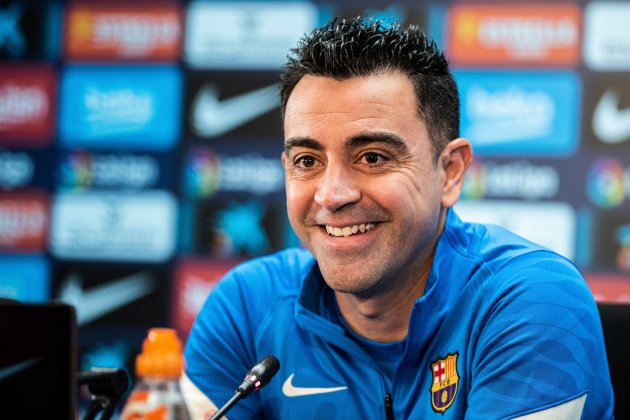 xavi hernandez riendo rueda de prensa fc barcelona europa press