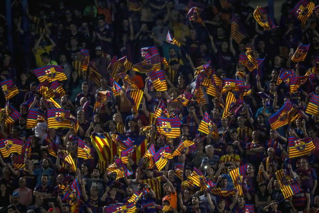 Afici&oacute; Bar&ccedil;a banderes Vicente Calder&oacute;n final Copa   EFE