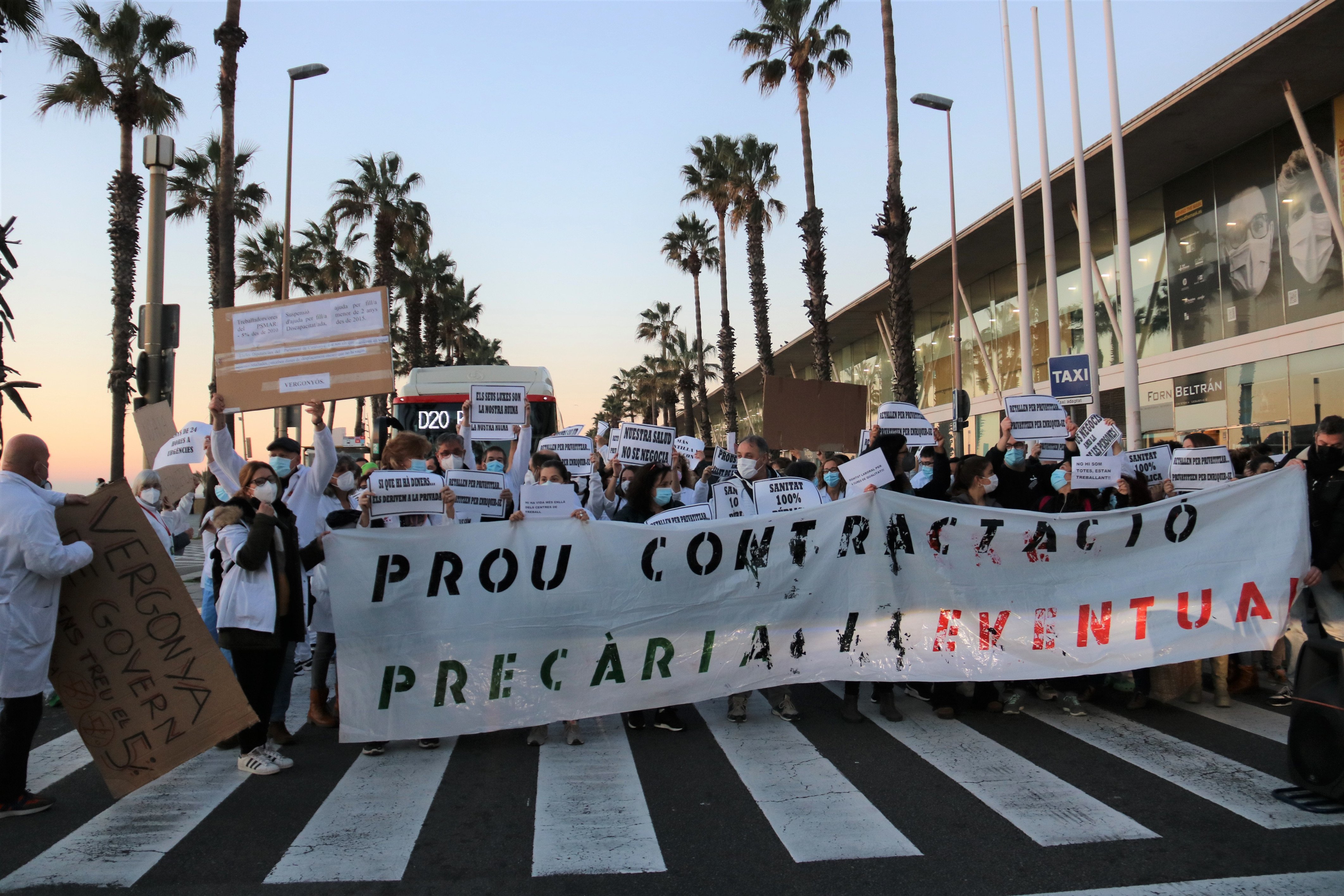 Protesta dels treballadors del Parc de Mar Salut de Barcelona per la mala gestió