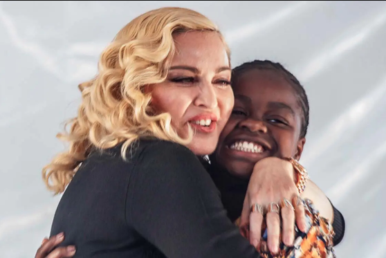 Madonna i la seva filla/ Agència