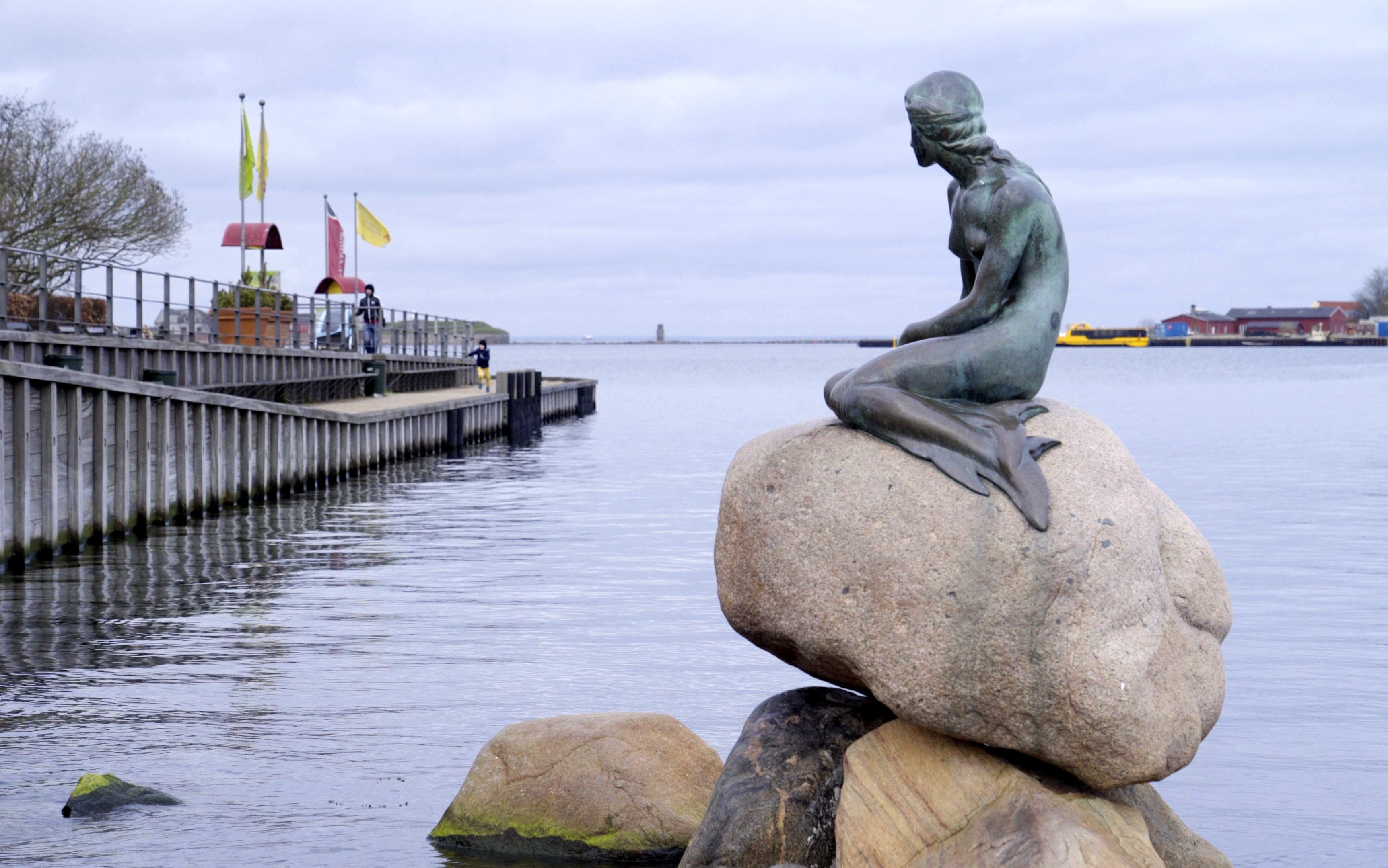 Covid | Dinamarca, con contagios de récord, elimina todas las restricciones