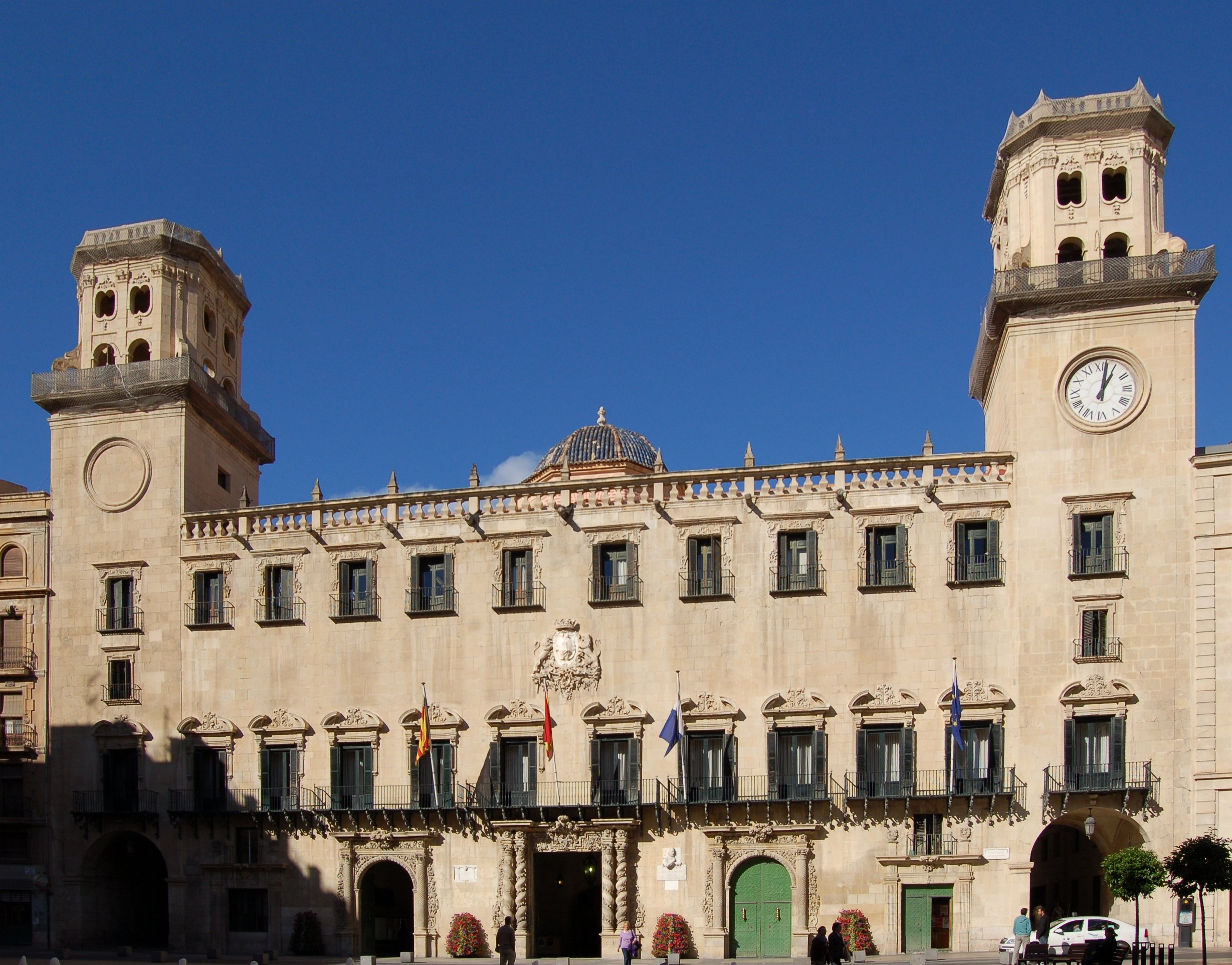 Vox fracasa en el intento de borrar Alicante del dominio lingüístico valenciano