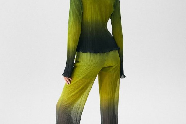 Pantalon plisado de Pull&Bear1