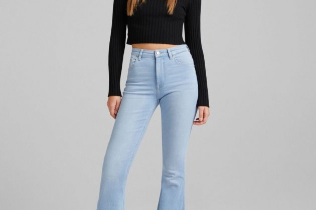 Jeans acampanados de Bershka1