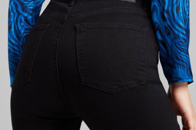 Jeans acampanados de Bershka