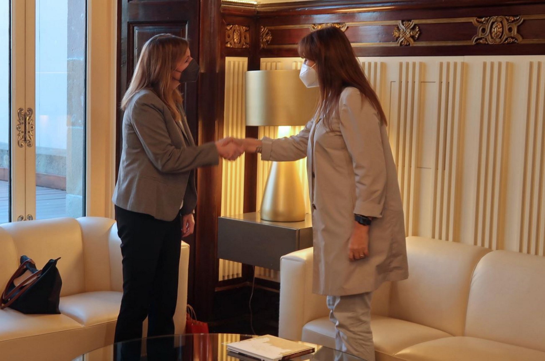 La cònsol dels EUA estreny relacions amb les institucions catalanes