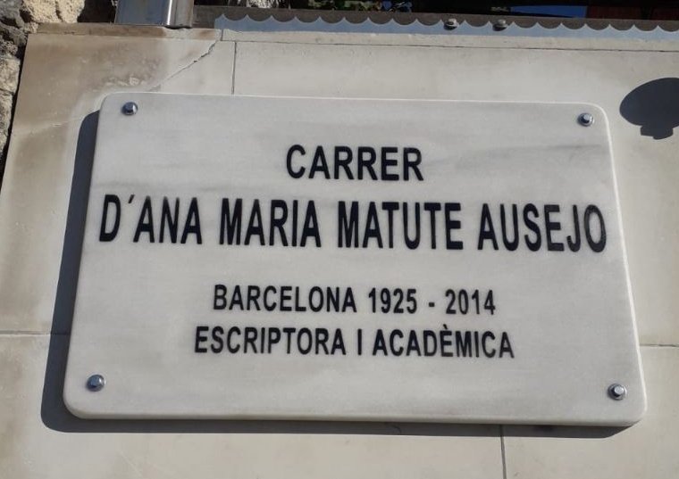 La placa amb la pífia sobre Ana Maria Matute ja ha estat esmenada