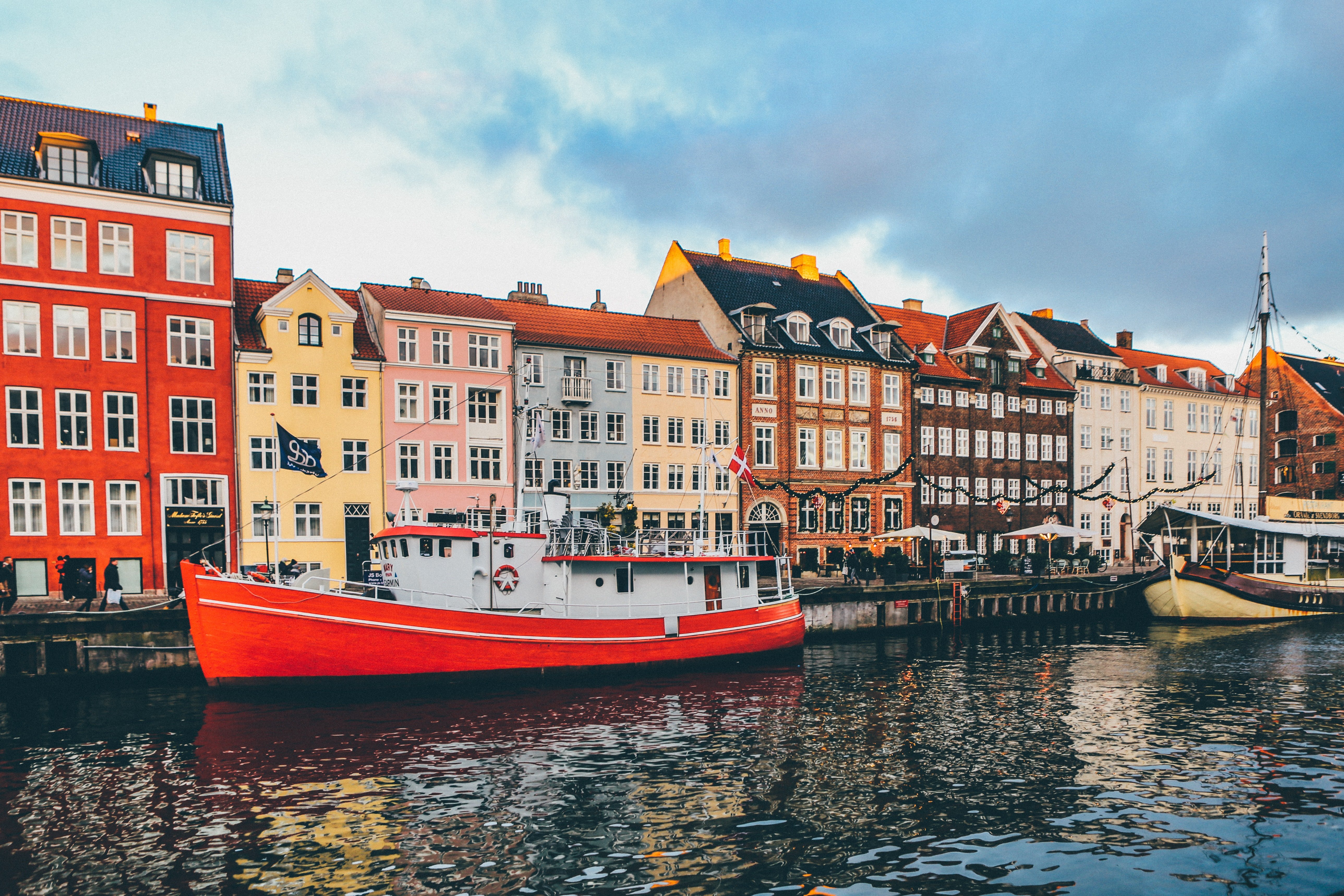 Dinamarca levanta las restricciones covid a pesar del récord de casos: ¿por qué?
