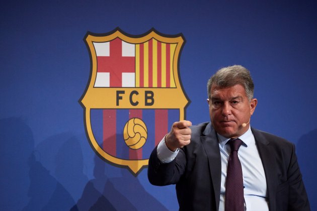 joan laporta fc barcelona forensic pagar invertir / Foto: EFE