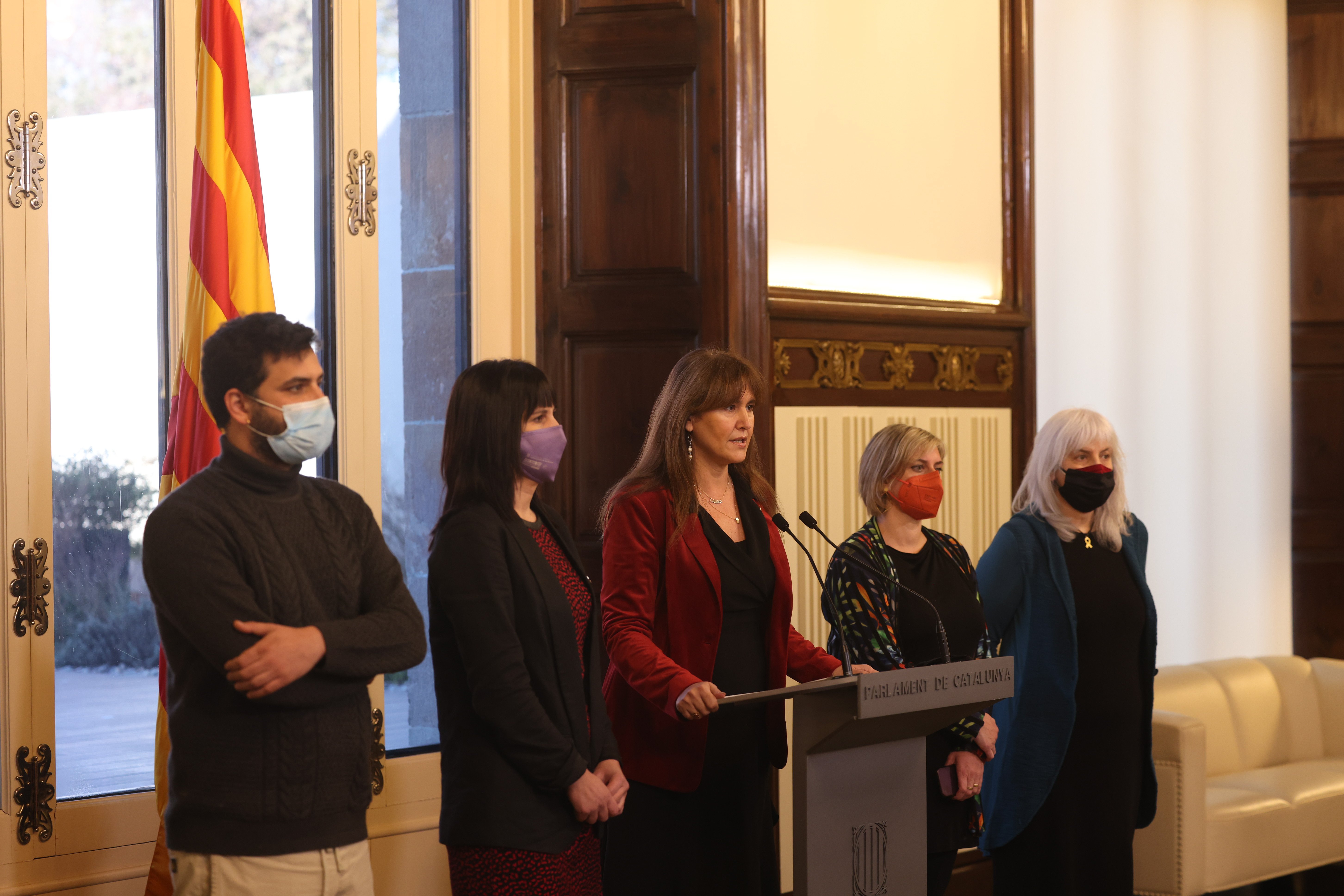 Catalan pro-independence parties bring Parliament to a stop in support of Juvillà