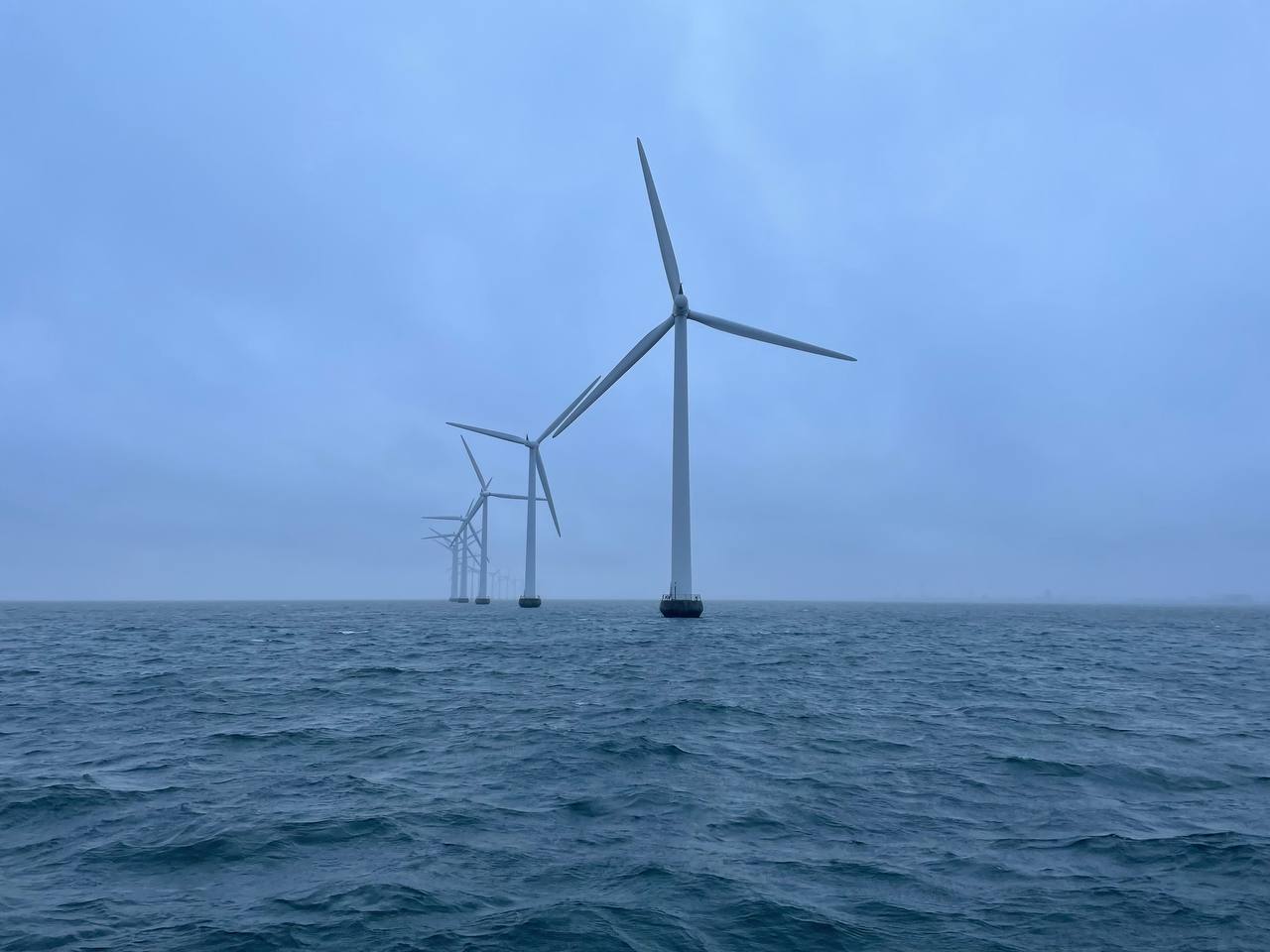 Jordà defiende que Catalunya necesita un parque eólico marino el año 2030