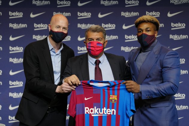 Joan Laporta Adama Traore Jordi Cruyff EFE