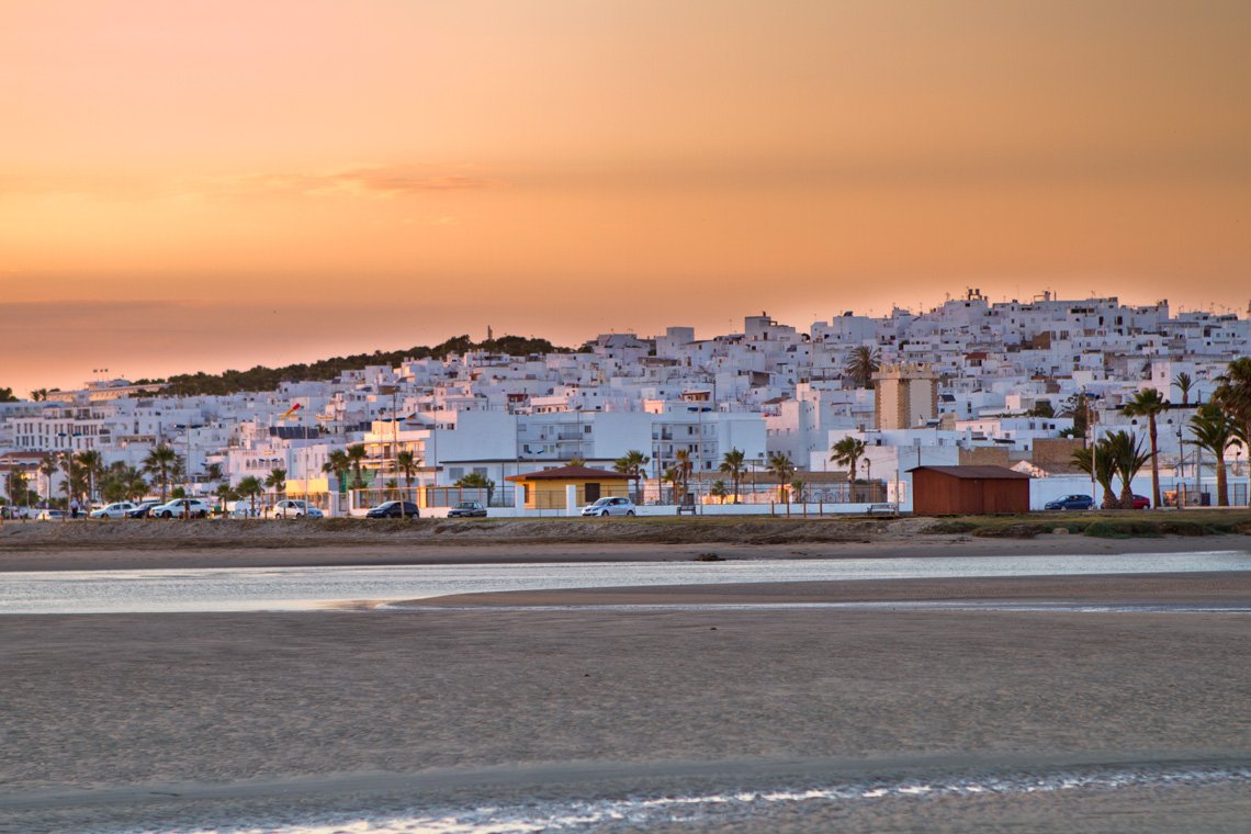 Conil de la Frontera, un destino estrella de la costa gaditana con alojamientos económicos