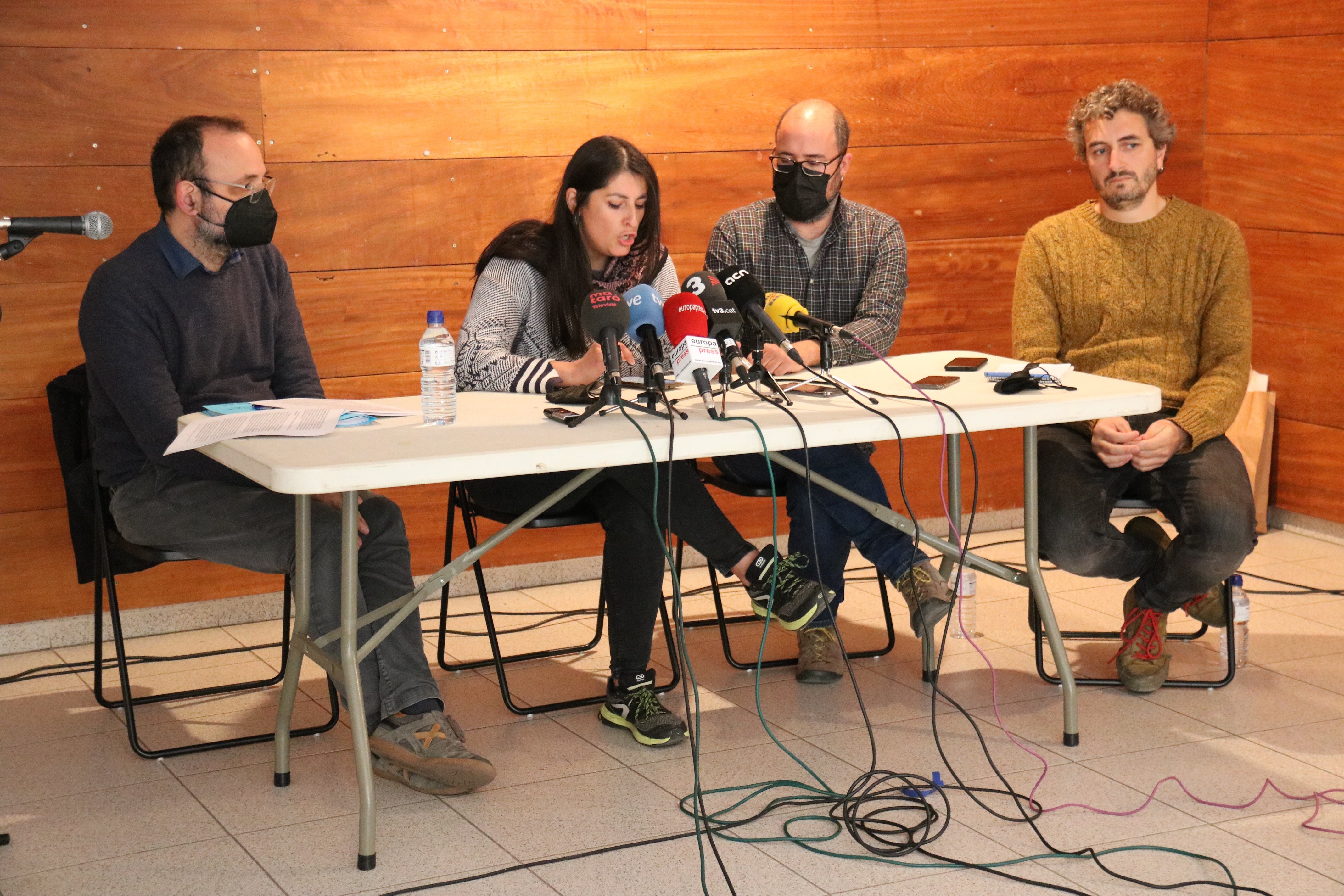 Treinta familias de Canet de Mar plantan cara al 25% de castellano