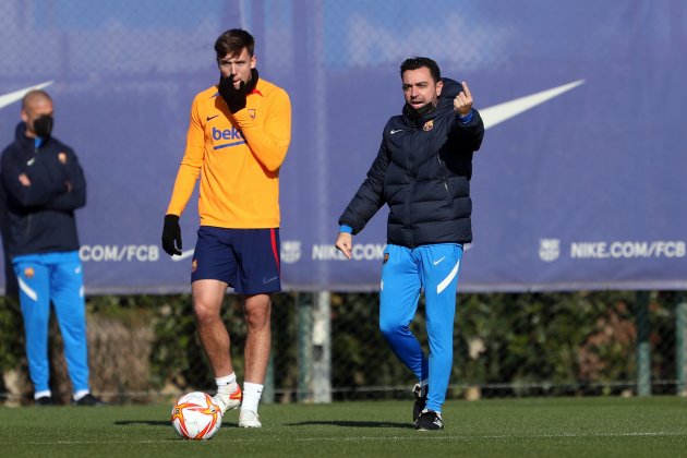 Nico Gonzalez Xavi Hernandez entrenamiento Barca FC Barcelona
