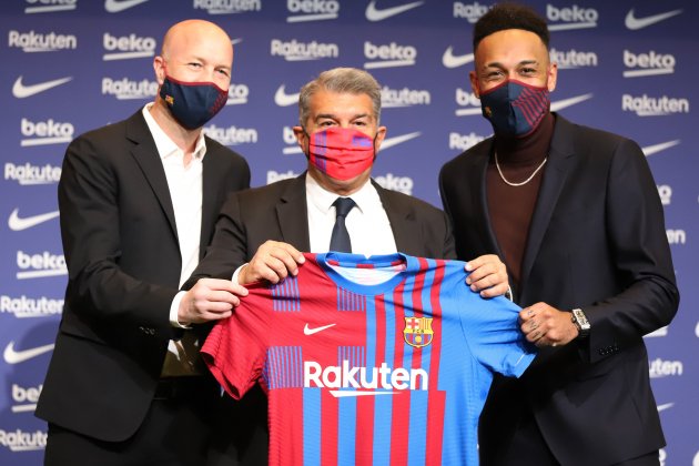 Jordi Cruyff Joan Laporta Pierre Aubameyang presentacion europa press