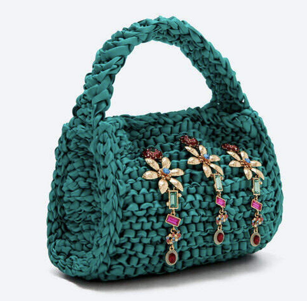 Recuerdas el boom de los bolsos crochet? Uterqüe tiene uno los más espectaculares a precio de saldo