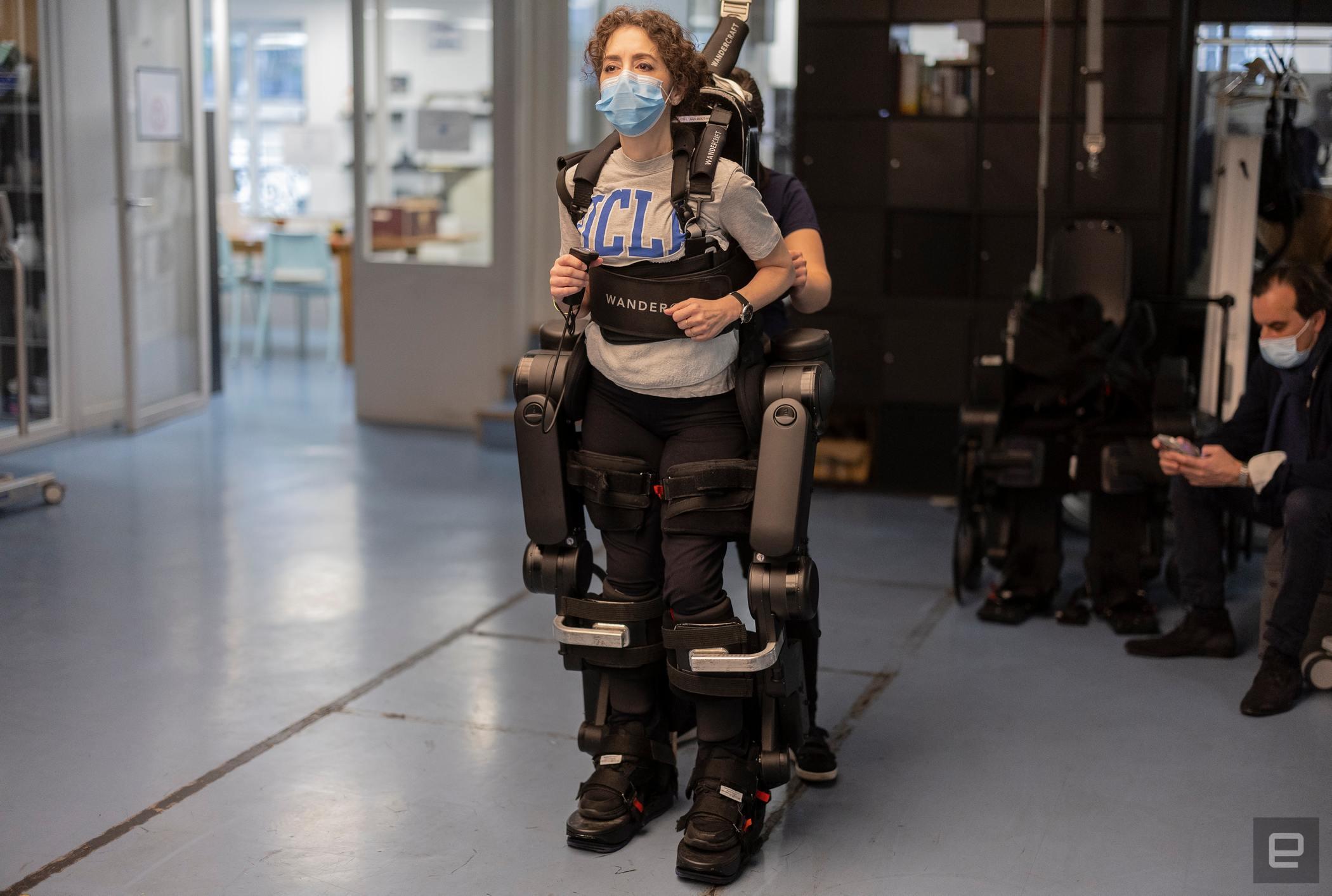 El exoesqueleto, la tecnología que permite volver a andar a una persona que ha perdido la movilidad