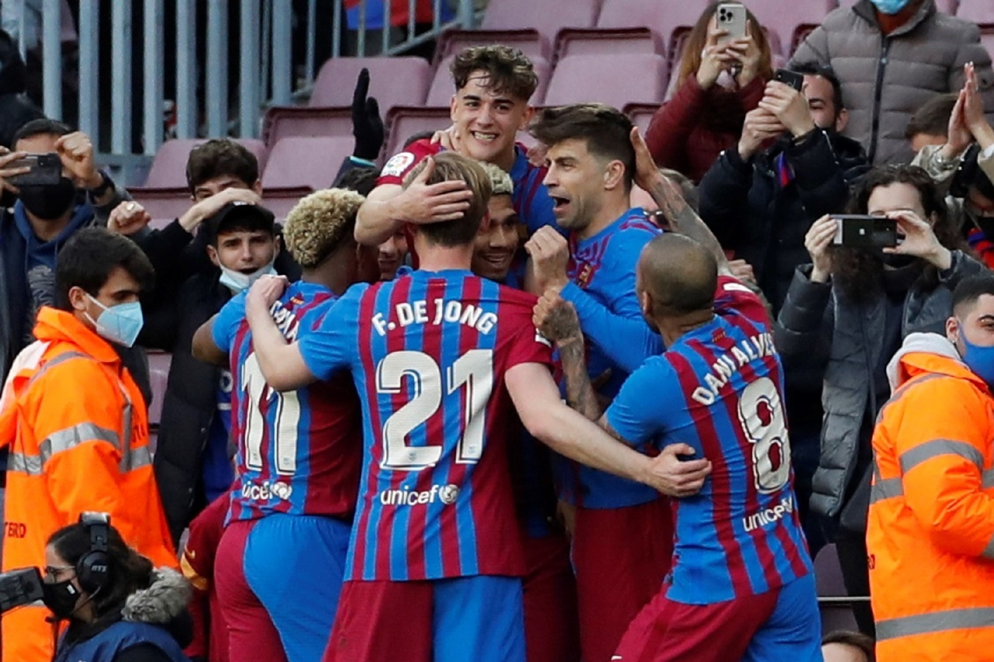 Le ofrecen cobrar menos que a Ferran Torres y Eric García, está muy molesto con el Barça y escucha ofertas