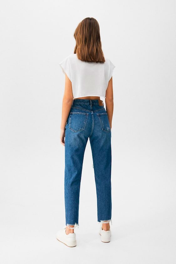 Pull&Bear vaqueros mom fit, novedad para mujeres que se atreven con la última tendencia