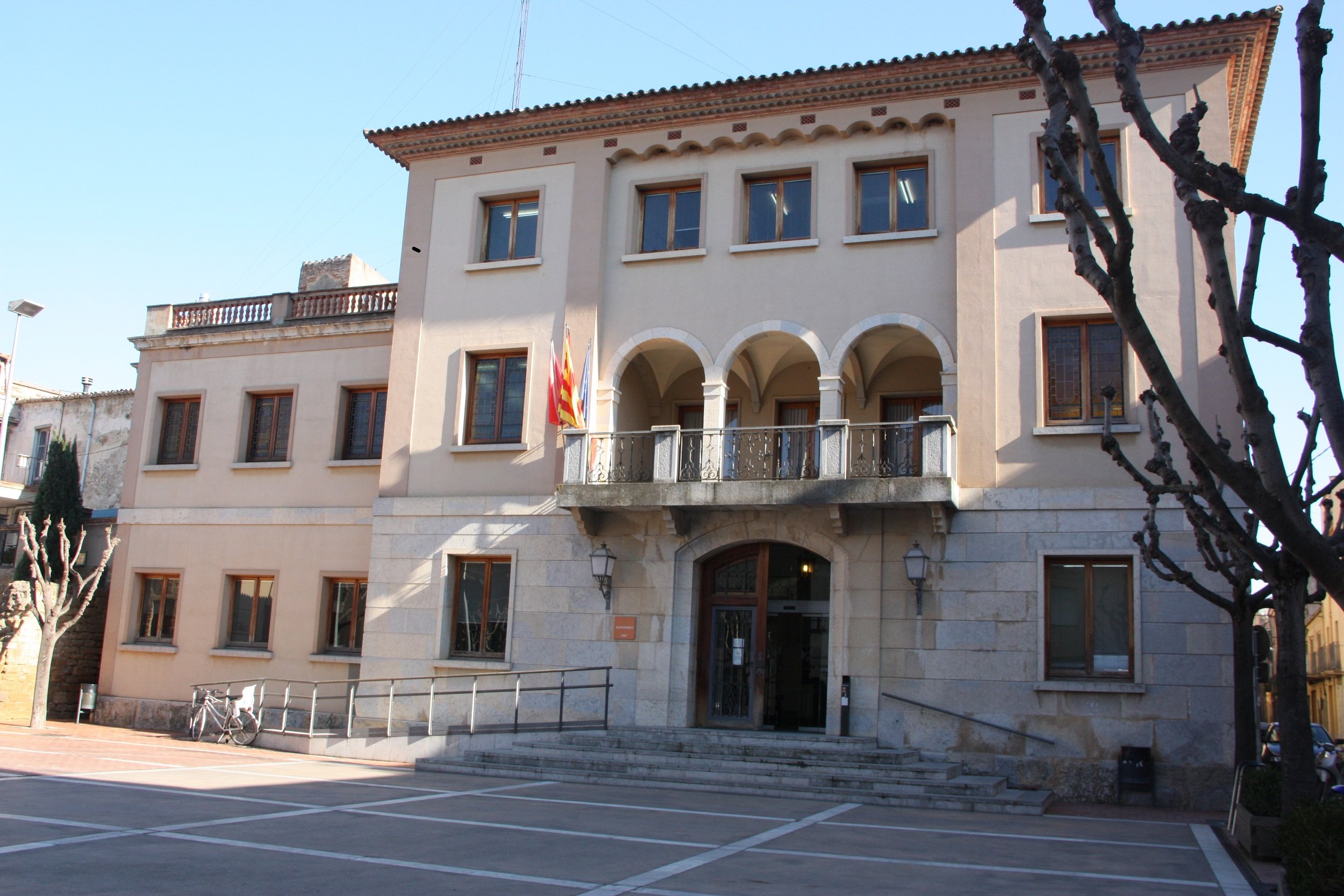 Condenado el Ayuntamiento de la Bisbal d'Empordà a colgar la bandera española