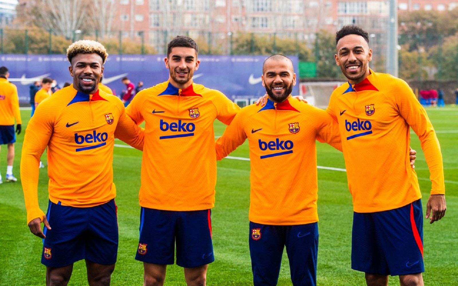 Adama Traore Ferran Torres Dani Alves Aubameyang Barca entrenamiento FC Barcelona