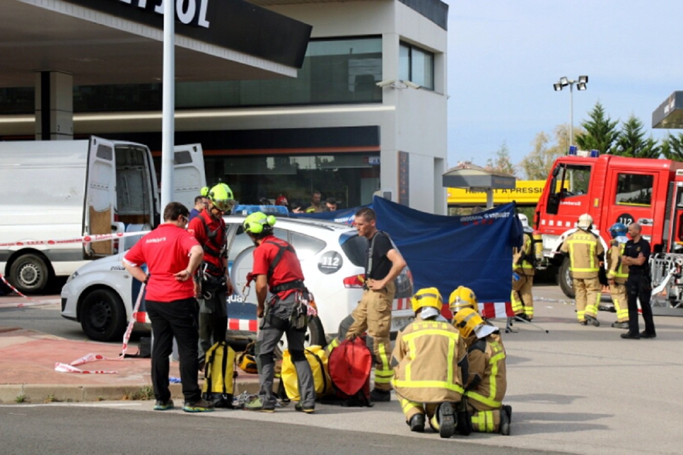 Continúa en estado crítico el herido por el incendio en la gasolinera de Sant Sadurní