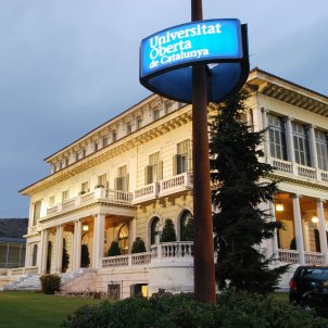 La trencadora versió del 'Gaudeamus igitur' de la UOC