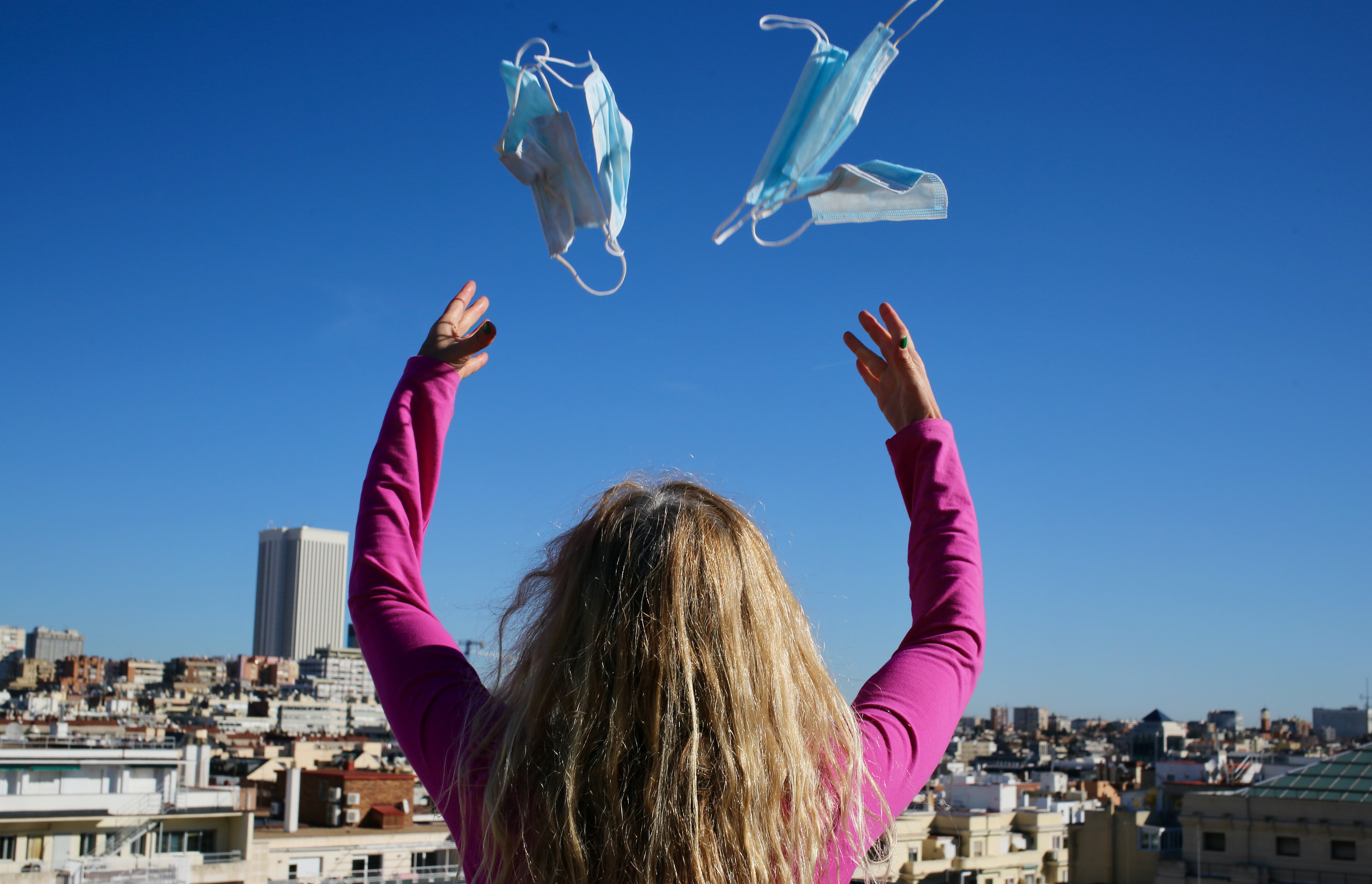 Primer día sin mascarilla obligatoria en la calle