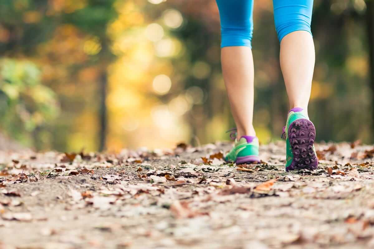 Perdre pes caminant és possible: l'entrenament per intervals que ho fa possible