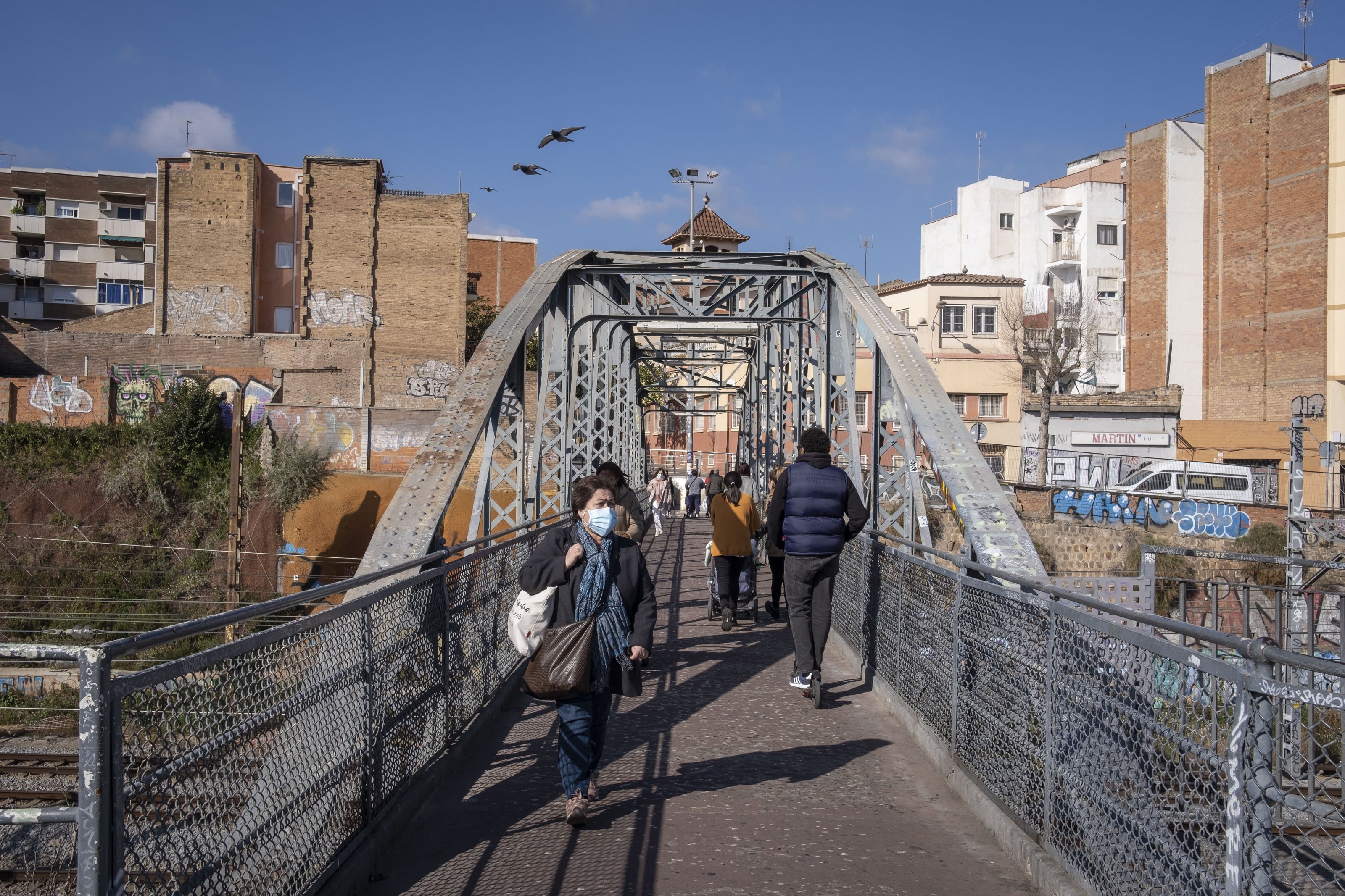 Pasarelas sobre la vía del tren: ¿cuántas hay en Barcelona y alrededores?