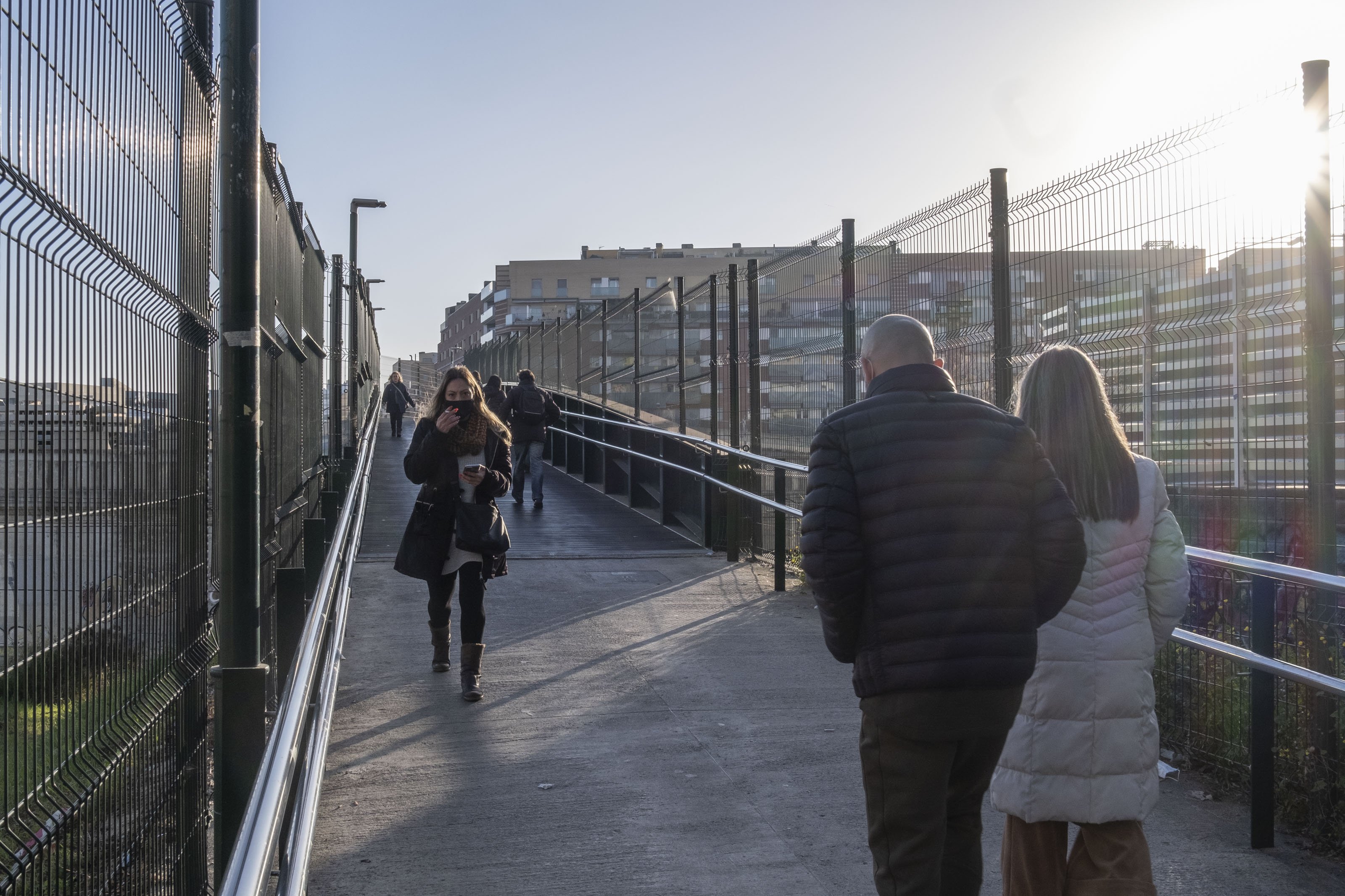 Pasarelas sobre la vía del tren: ¿cuántas hay en Barcelona y alrededores?