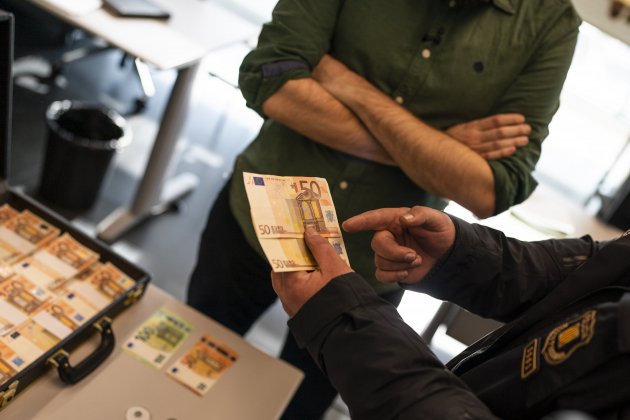 Falsificación de monedas y billetes mossos de escuadra - JOAN MATÁIS PARRA 