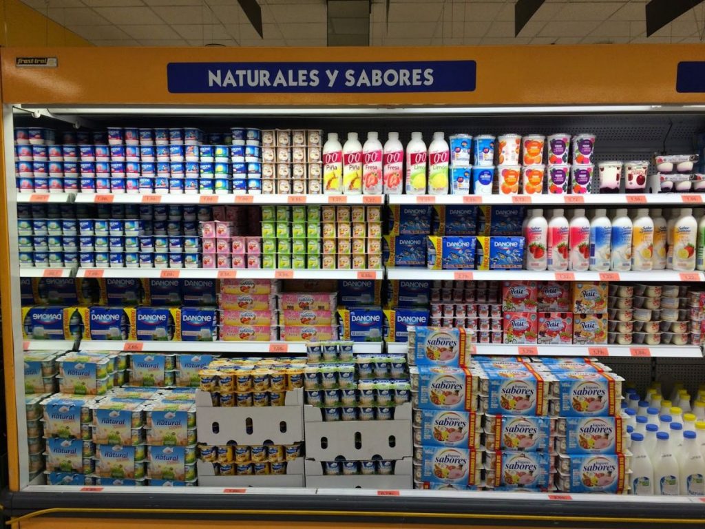 Existen yogures de todo tipo: en el supermercado este es el que debemos evitar si queremos perder peso