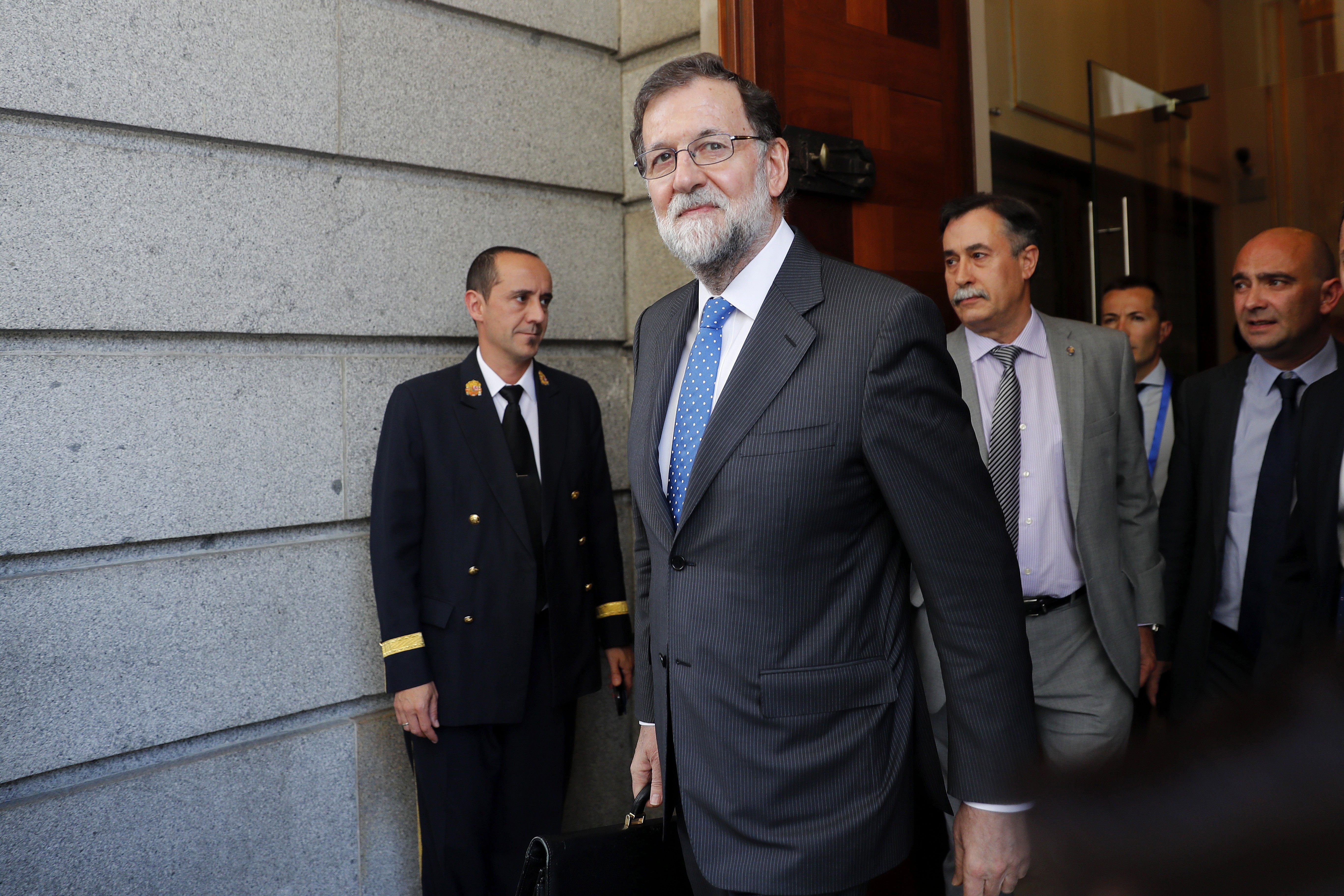 Rajoy aprova els pressupostos del 2017 a cop de talonari