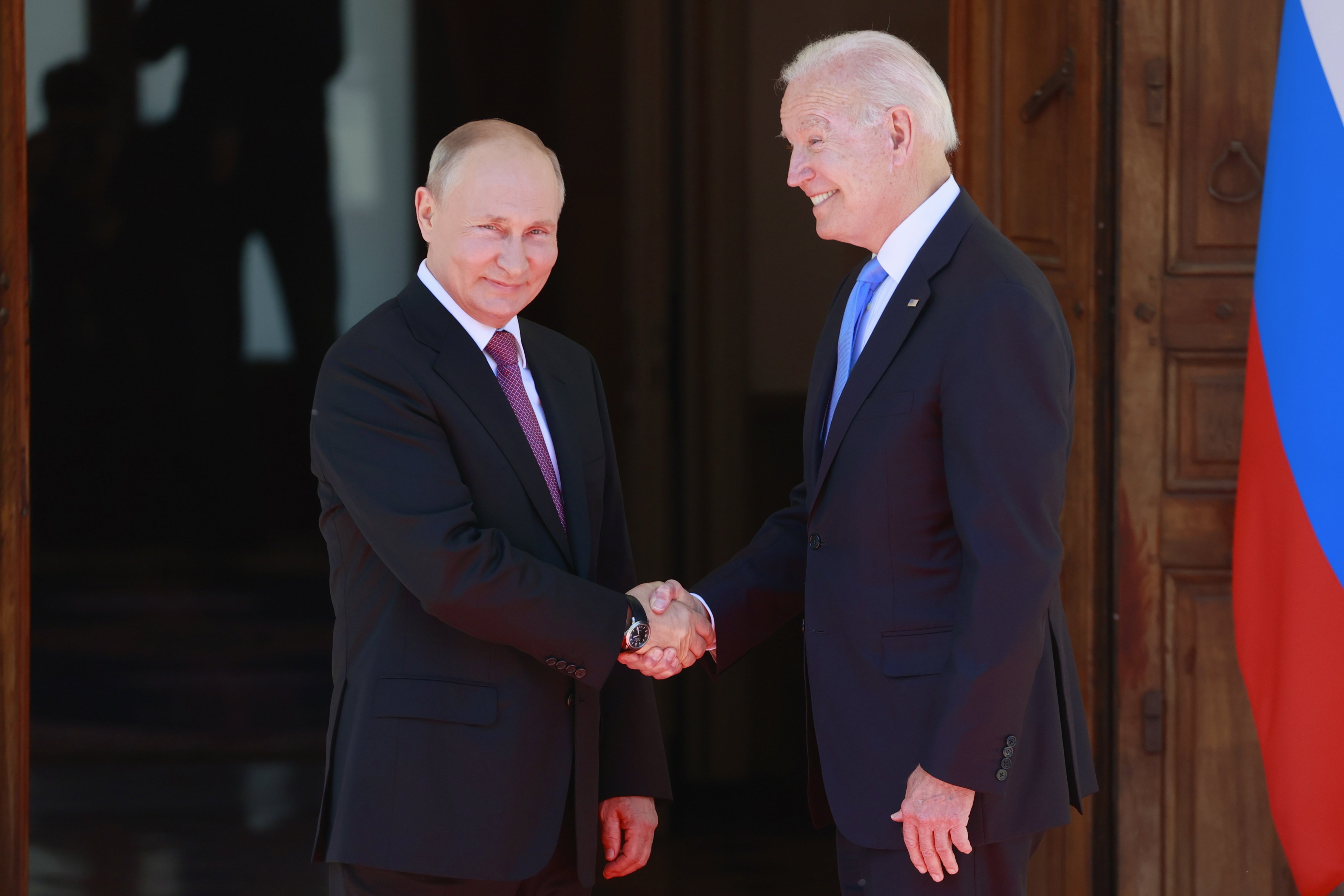 Biden avisa a Putin que contempla "escenarios" al margen de la diplomacia