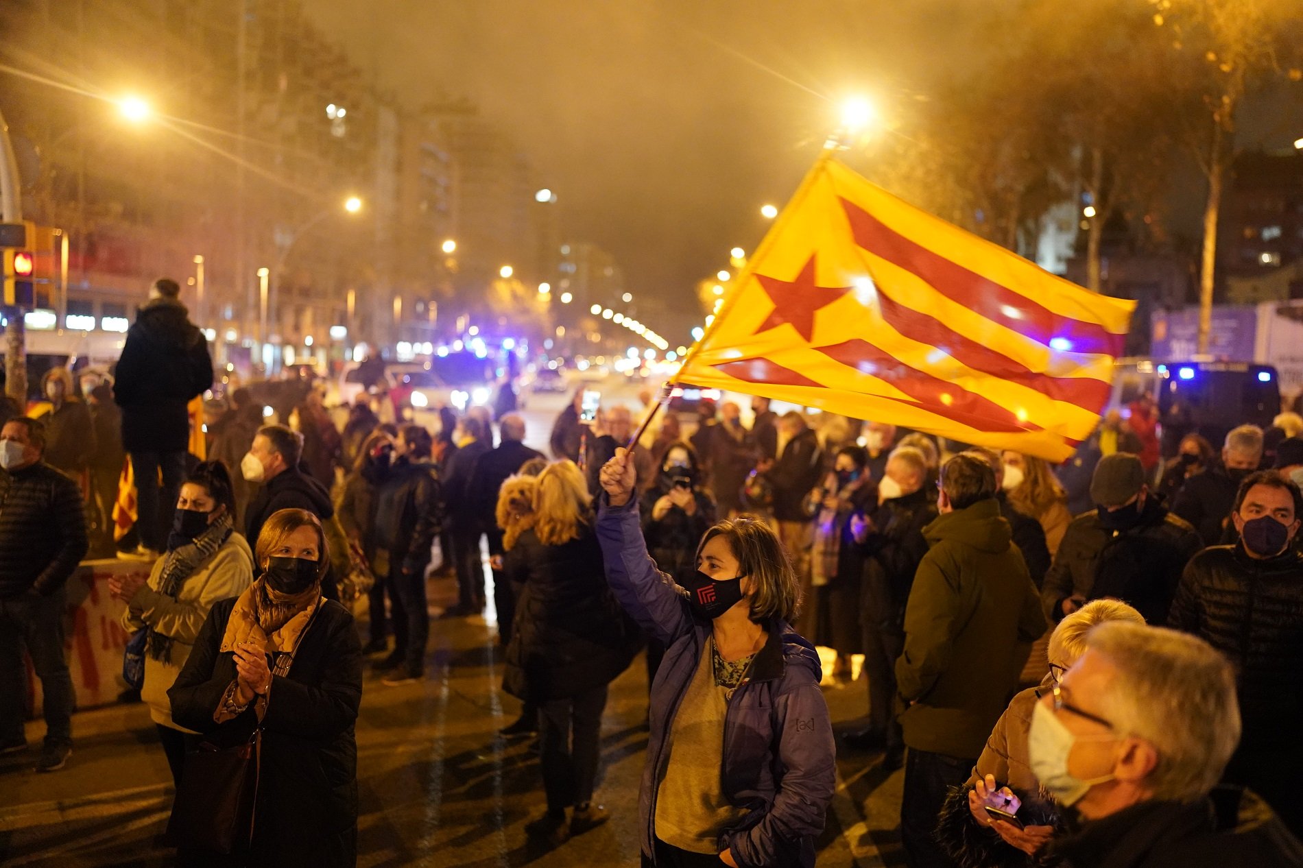 Los Mossos desalojan el corte de la avenida Meridiana por primera vez