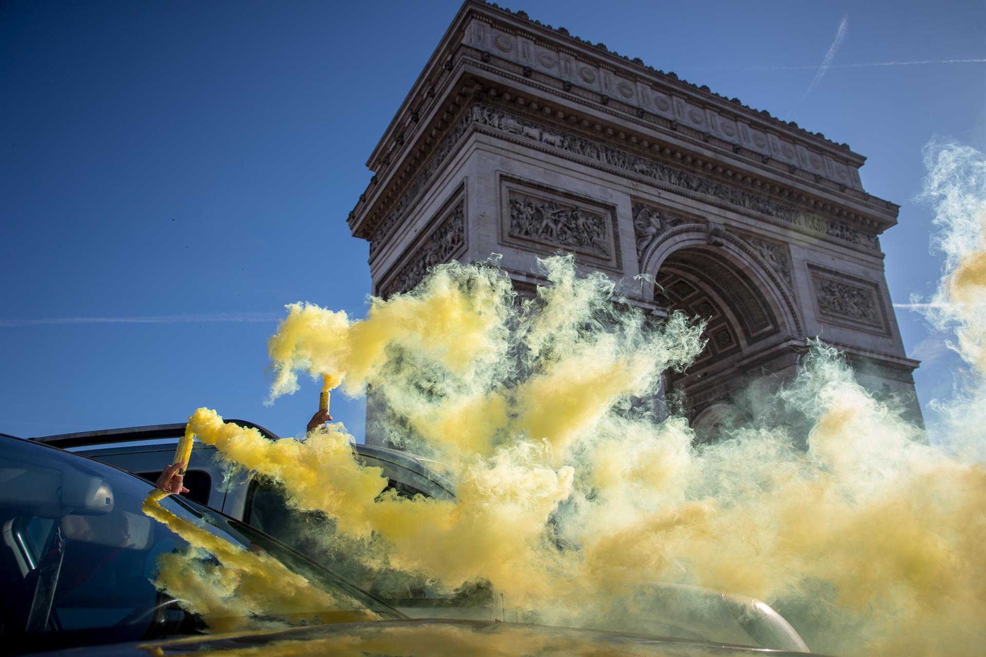 Comboi de la llibertat: els antivacunes s'estavellen contra la policia a París