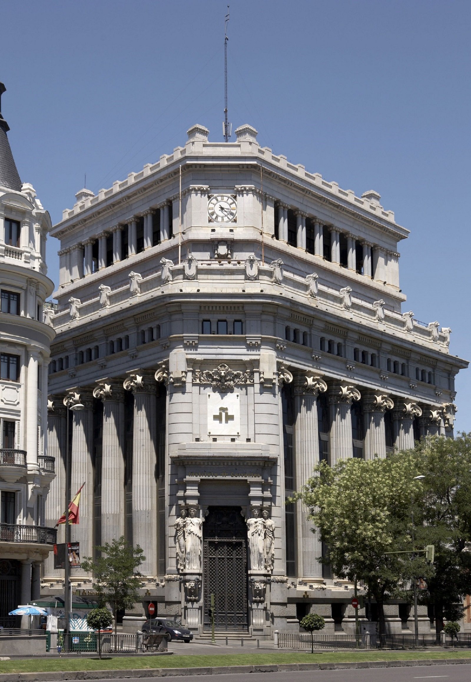 L'Institut Cervantes es gasta 40.000 euros en massatges per als seus treballadors