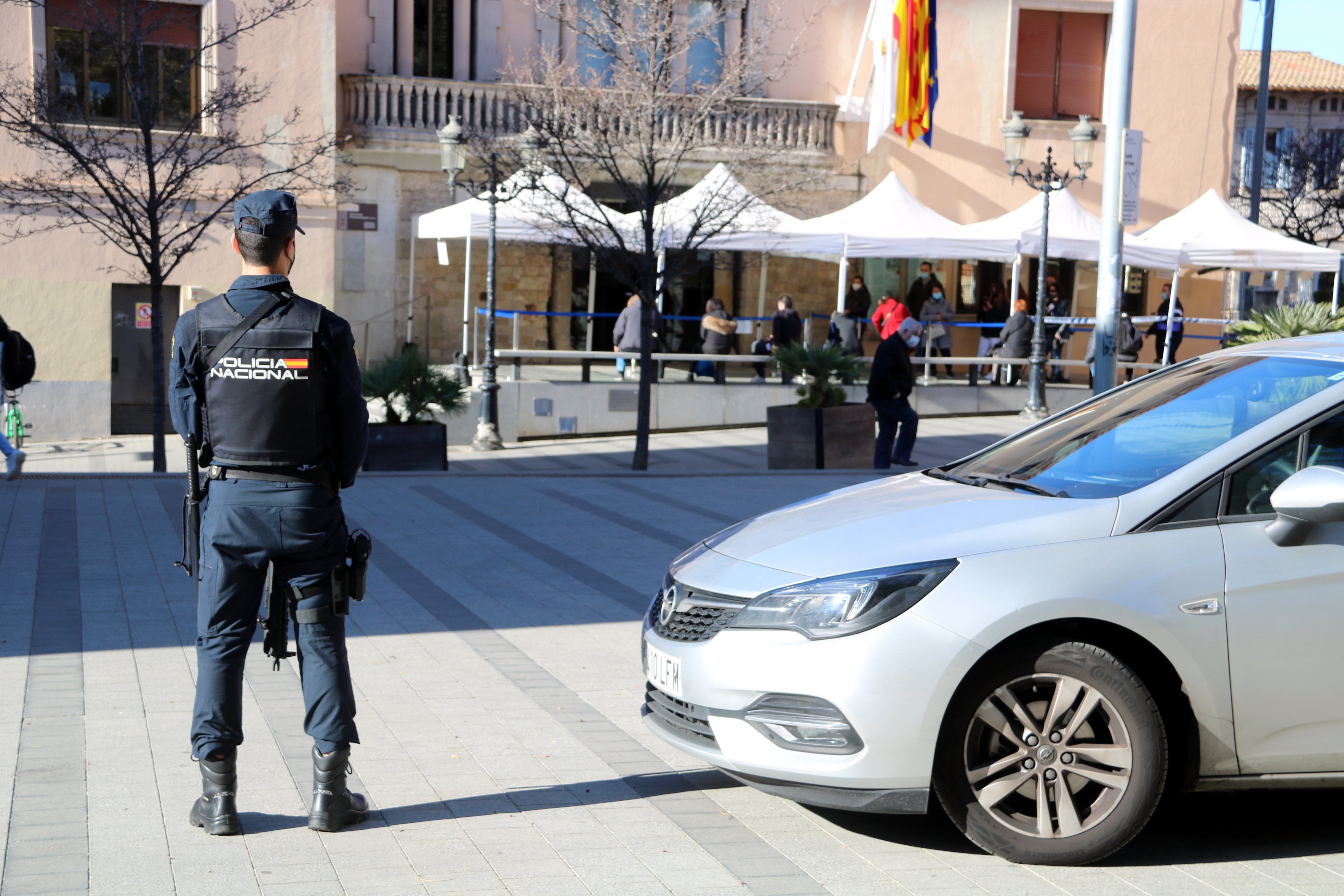 La policía registra el Ayuntamiento de Cornellà de Llobregat por un caso de corrupción