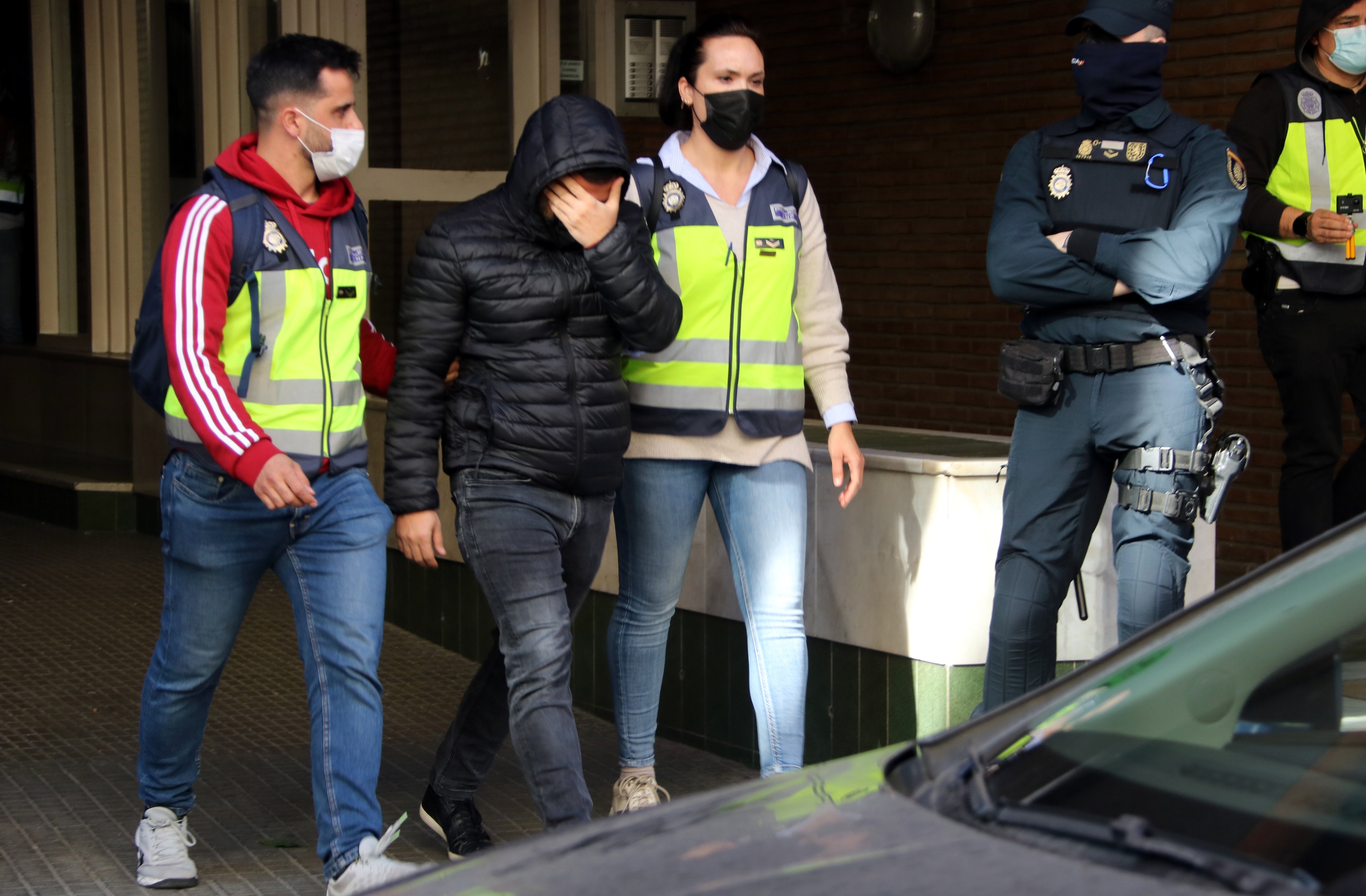 La policia deté cinc persones pel cas de corrupció a l'Ajuntament de Cornellà