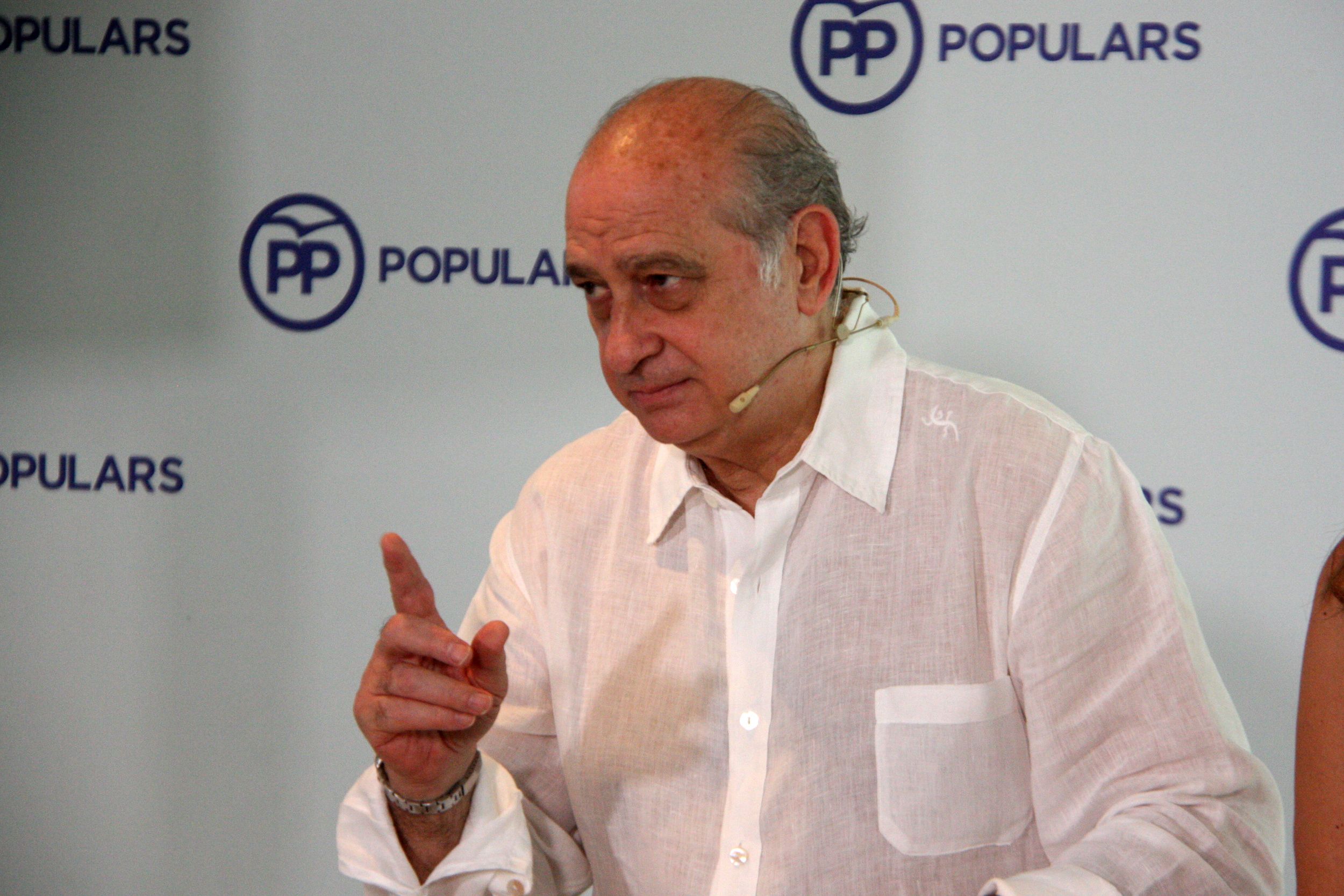 Un Jorge Fernández desafiant subratlla que no es deu al Parlament