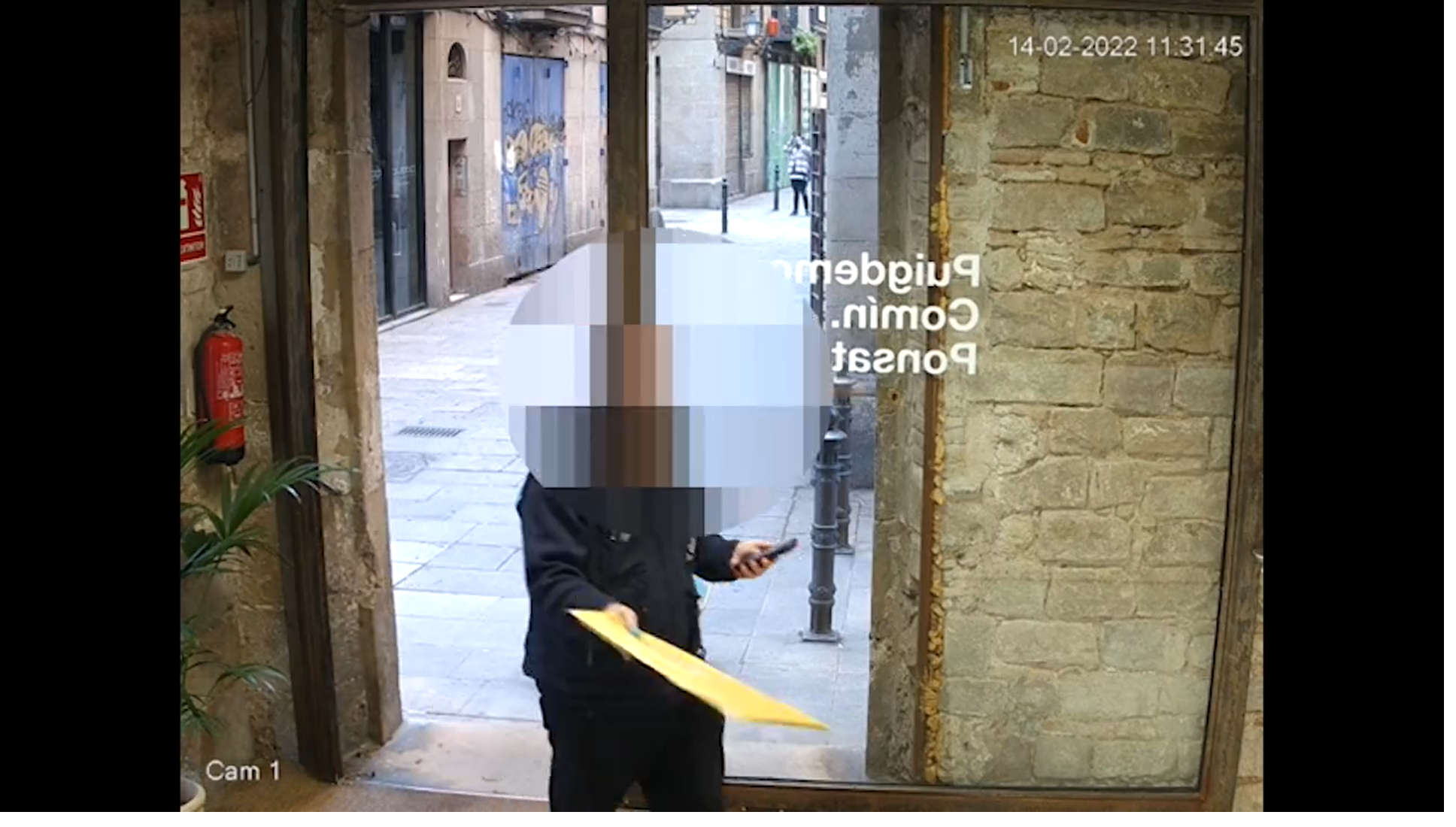 Puigdemont denuncia intimidacions d'un carter: "No entro perquè em fa fàstic"