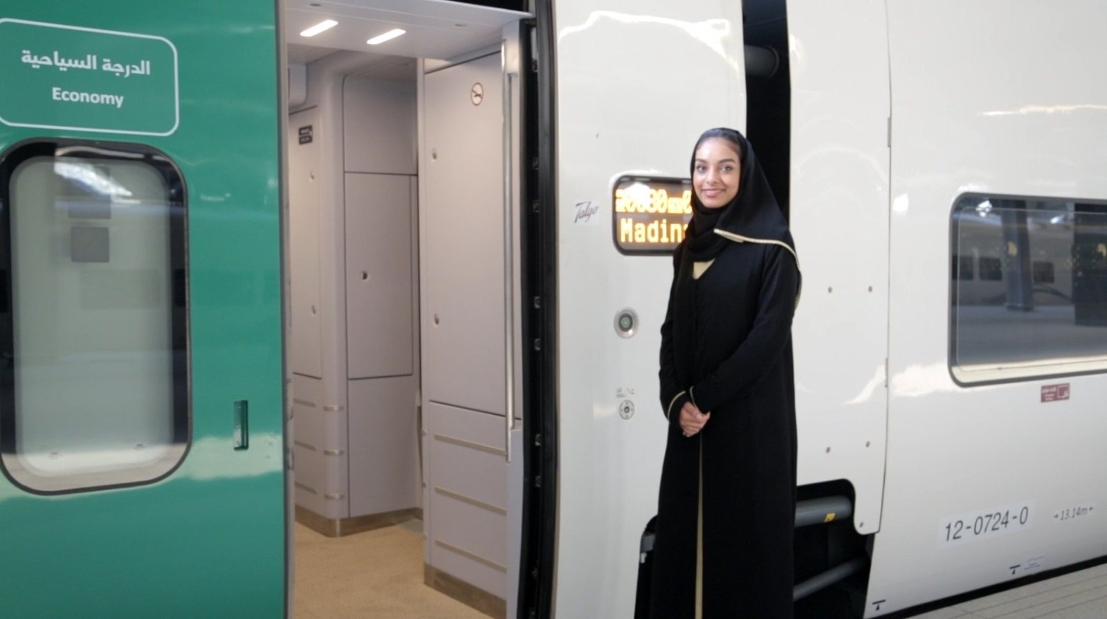 Más de 28.000 mujeres optan a 30 plazas de maquinista de Renfe en Arabia Saudí