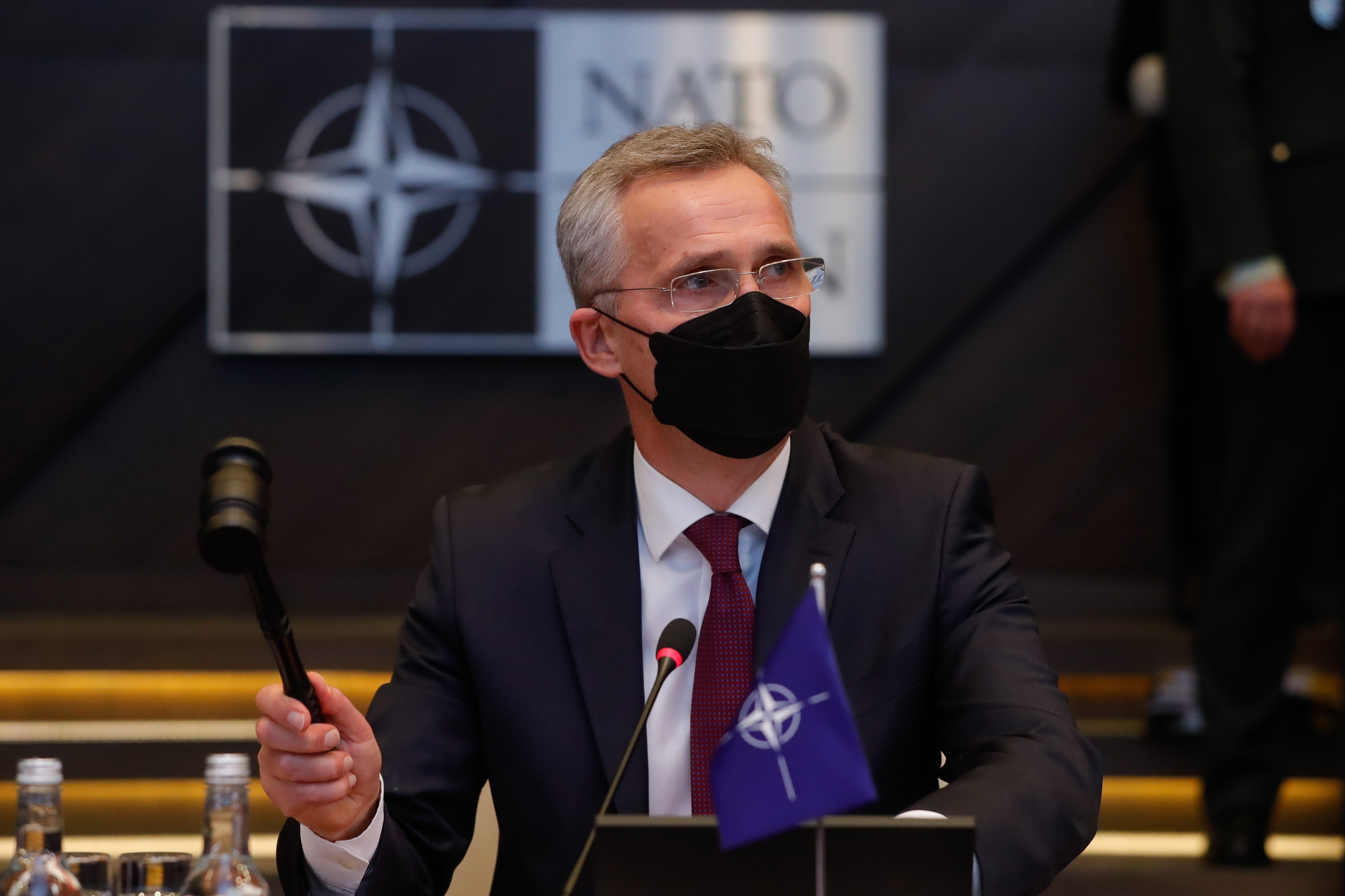 La OTAN acuerda intensificar la presencia militar en el Este de Europa