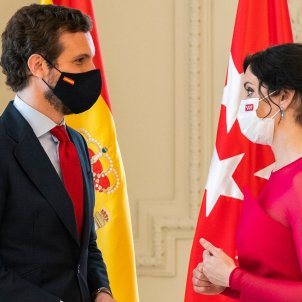 Presidente del PP, Pablo Casado conversando con la presidenta de la comunidad de Madrid, Isable Díaz Ayuso - ACN Presidente del PP, Pablo Casado conversando con la presidenta de la comunidad de Madrid, Isable Díaz Ayuso - ACN
