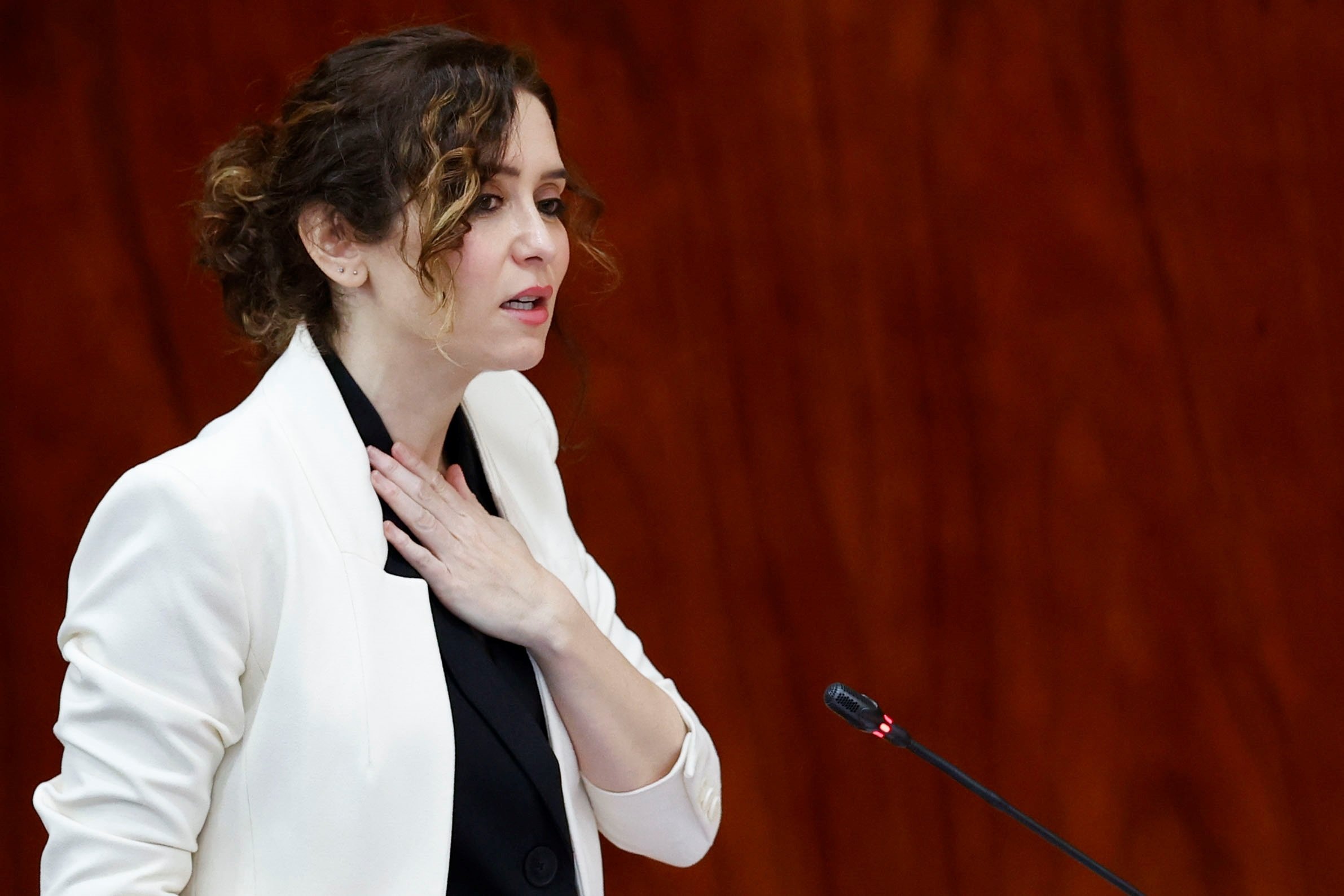 Ayuso declara la guerra al PP de Casado: "Quieren destruirme"