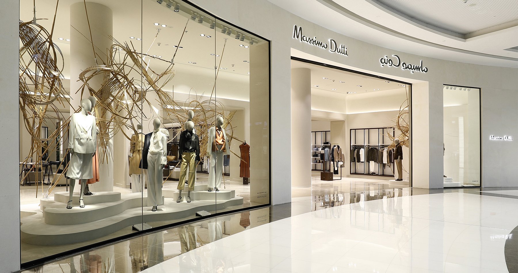 Massimo Dutti té la faldilla 'low cost' estil col·legial que pots portar amb botes altes o taló a l'estiu