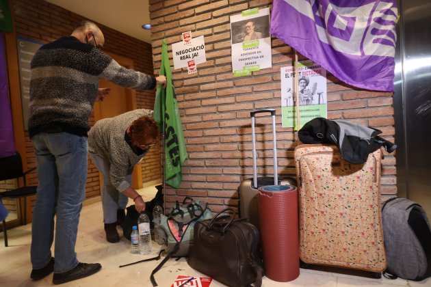 Ambiente maletas conselleria d'educació interior, USTEC, ocupación sindicato, profesores - Sergi Alcàzar